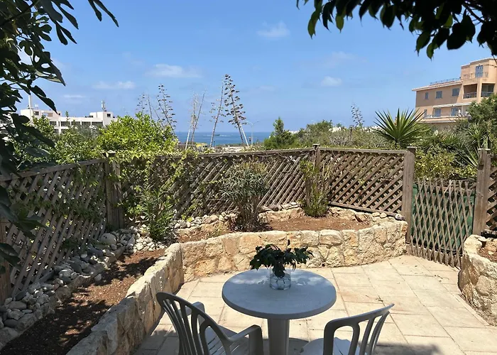 Seaview Apartment With Garden & Pool