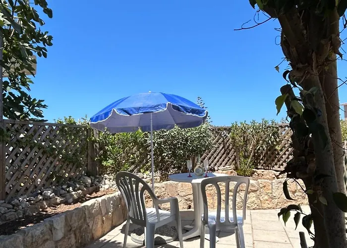 Seaview Apartment With Garden & Pool